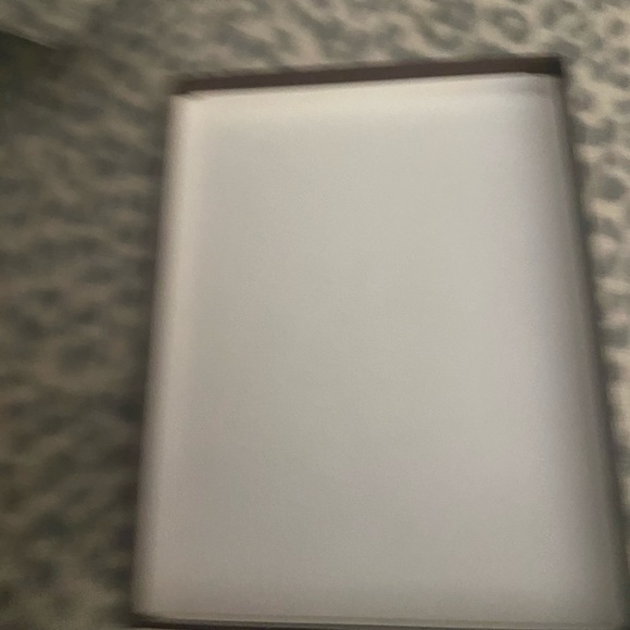 Henri bendel gift box - Picture 4 of 6